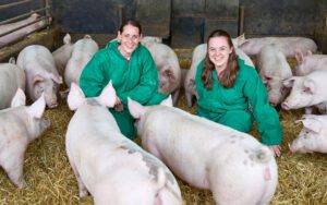 210824_edeka_tierschutzbeauftragte_hofglück_schwein-3_Galerie